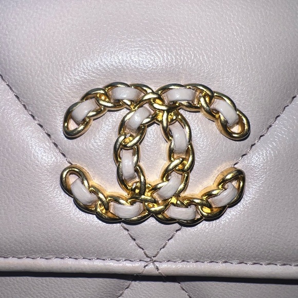 💯  Authentic CHANEL long wallet - Picture 14 of 14